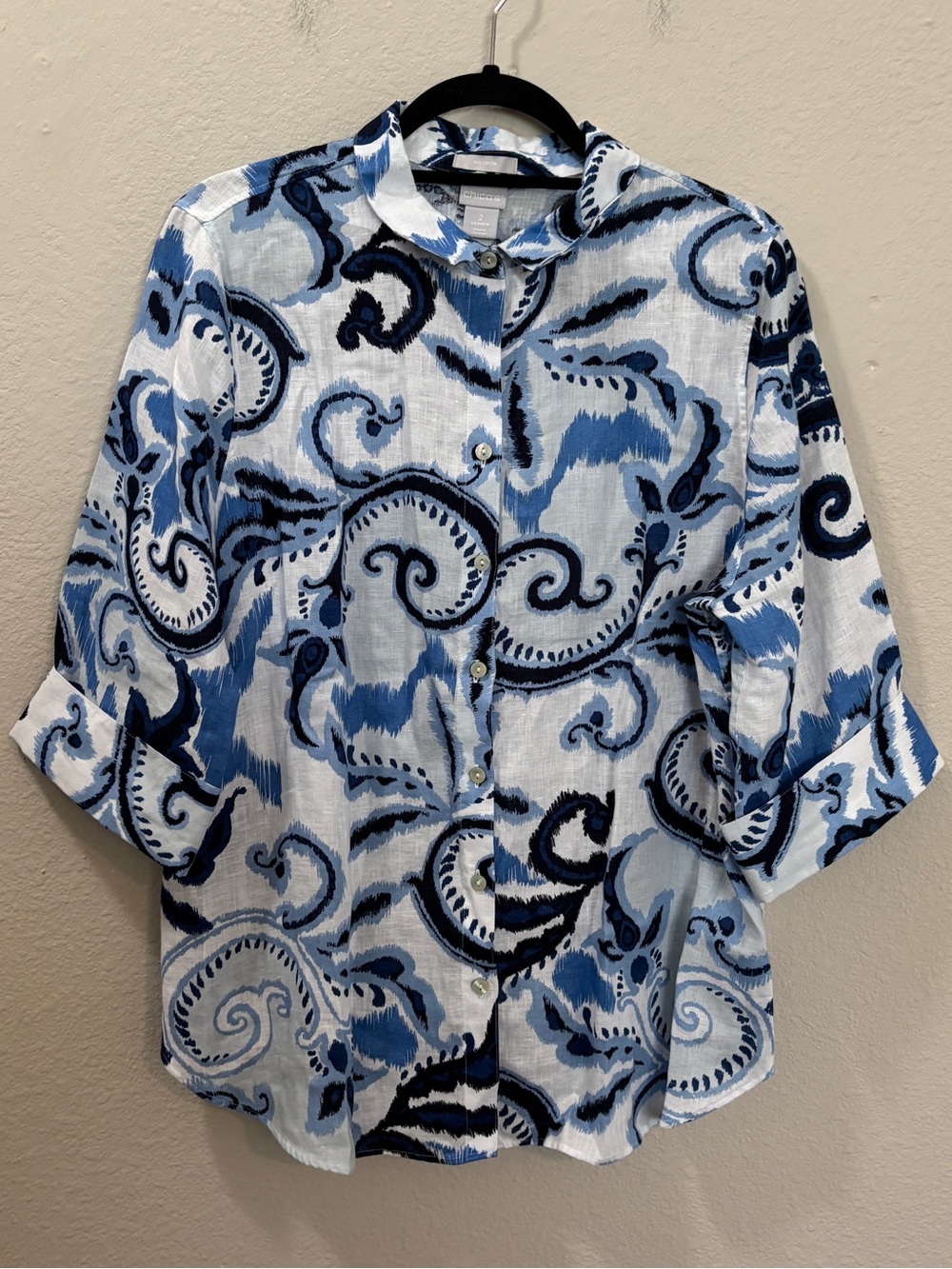 Chico’s Blue White Paisley Linen No Iron Button Front Blouse Size 2 (L/12)